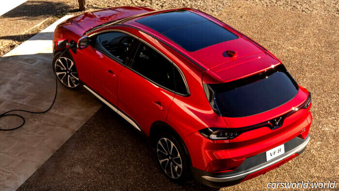 Владельцы подали в суд на VinFast после того, как зарядка VF 8 заняла почти 24 часа | Carscoops